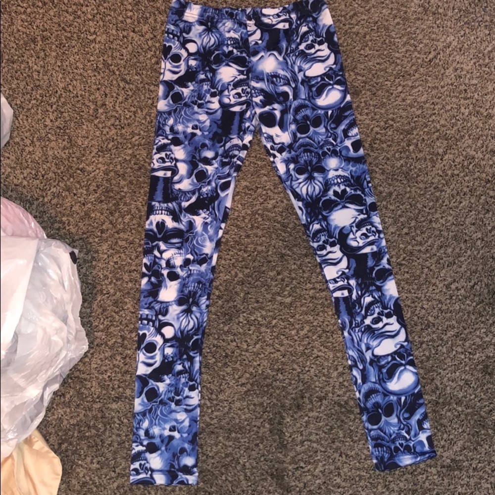 BRAND NEW BLUE SKULL LEGGINGS!